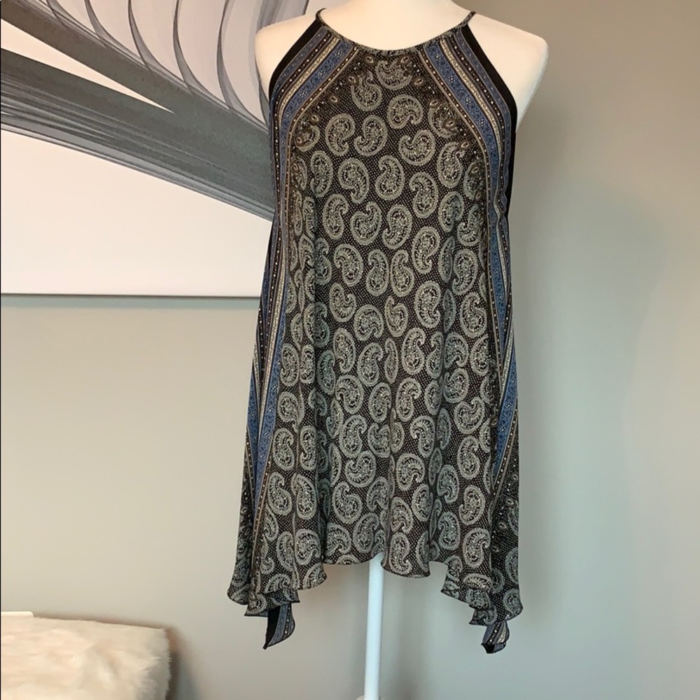 Max Studio sleeveless trapeze handkerchief hem top